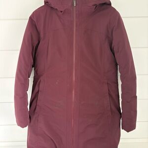 Lululemon Athletica Women's Ski Jacket in Burgundy